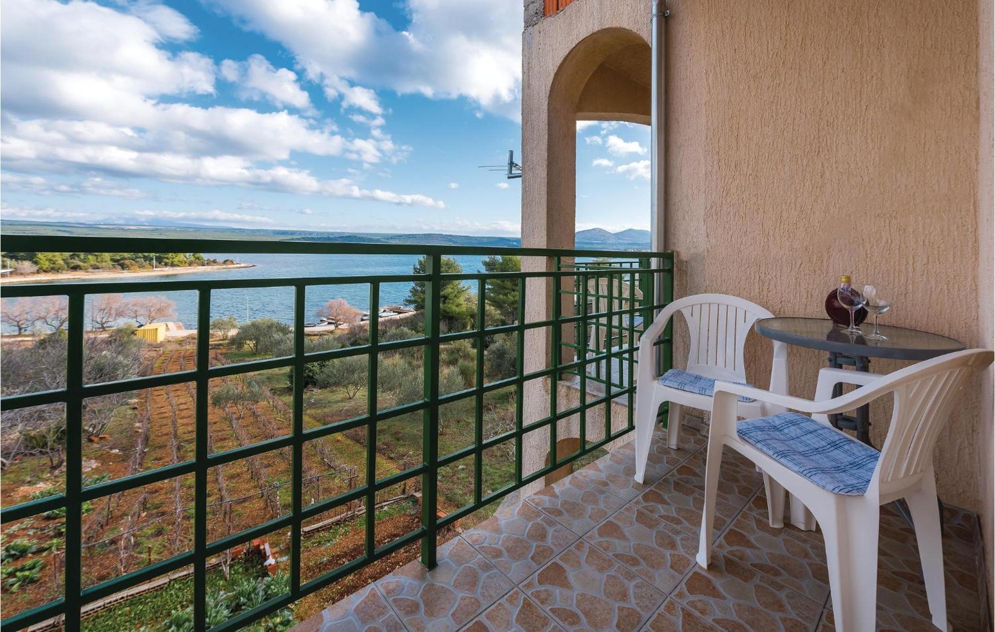 Beautiful Apartment In Raslina With Wifi Exteriör bild